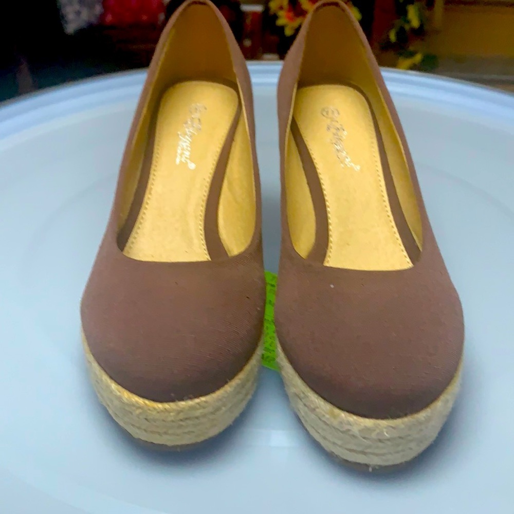 Brand new wedge  shoes never worn